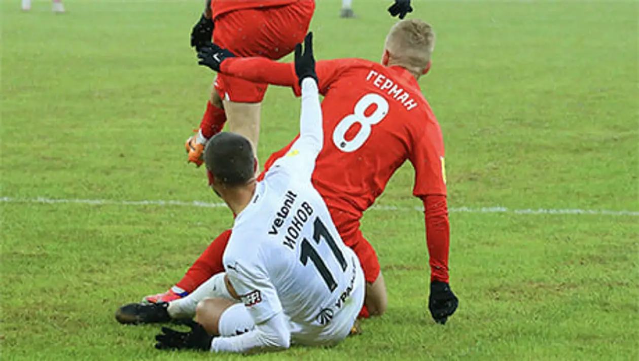 Беларусского хавбека «Тамбова» подозревают в ставках – его фол привел к пенальти в разгромном матче с «Краснодаром»