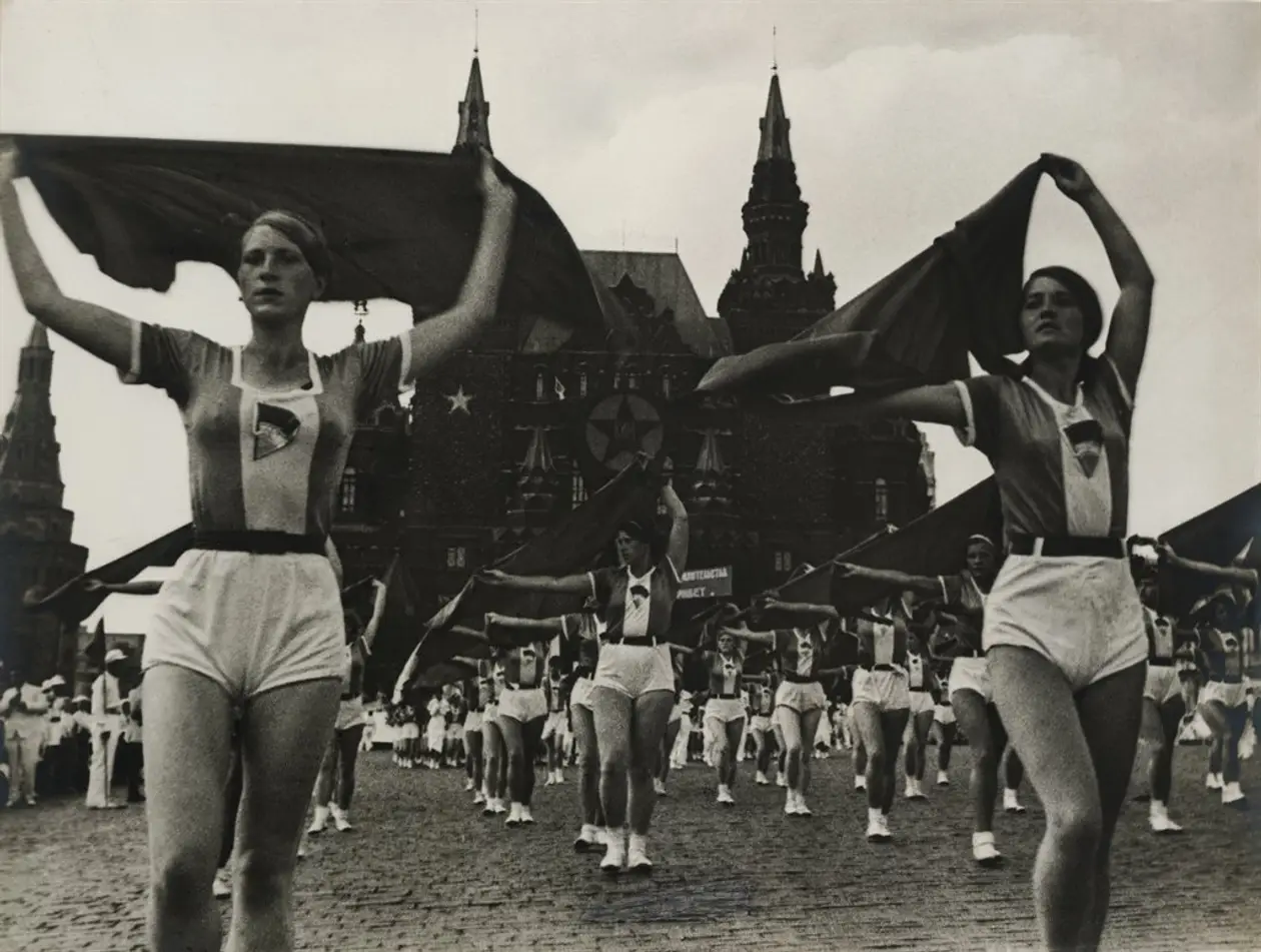 1930-е. Девушки на спортивных парадах в СССР (фото и комментарии)