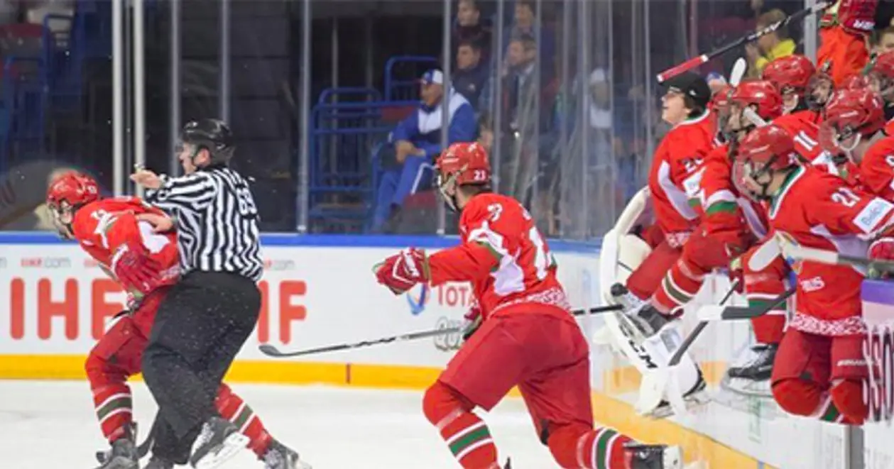 Видео дня. Эмоции белорусских хоккеистов после выхода в четвертьфинал юношеского ЧМ