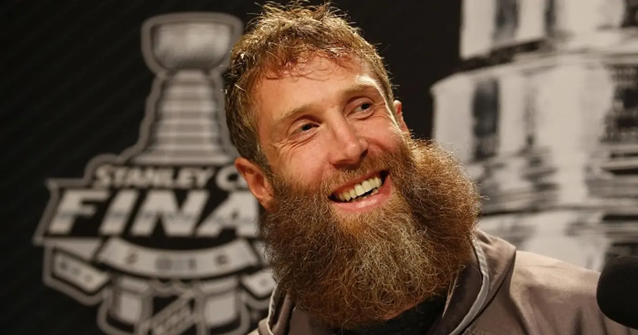 Ветеран клуба НХЛ сбрил свою легендарную бороду. Теперь его просто не узнать