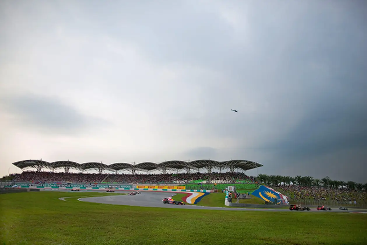 Гран-при Малайзии. Неожиданная победа Феттеля, прорыв Ферстаппена и первые очки Квята в сезоне