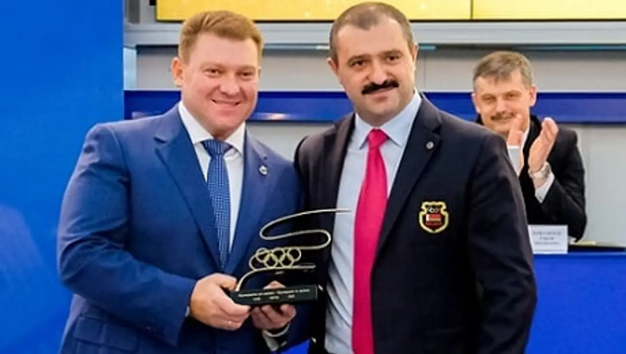 Под санкции США попал спортклуб Лукашенко: проводит его хоккейные турниры, получил продажей БелАЗов больше, чем выплатил стипендий, в руководстве – семья