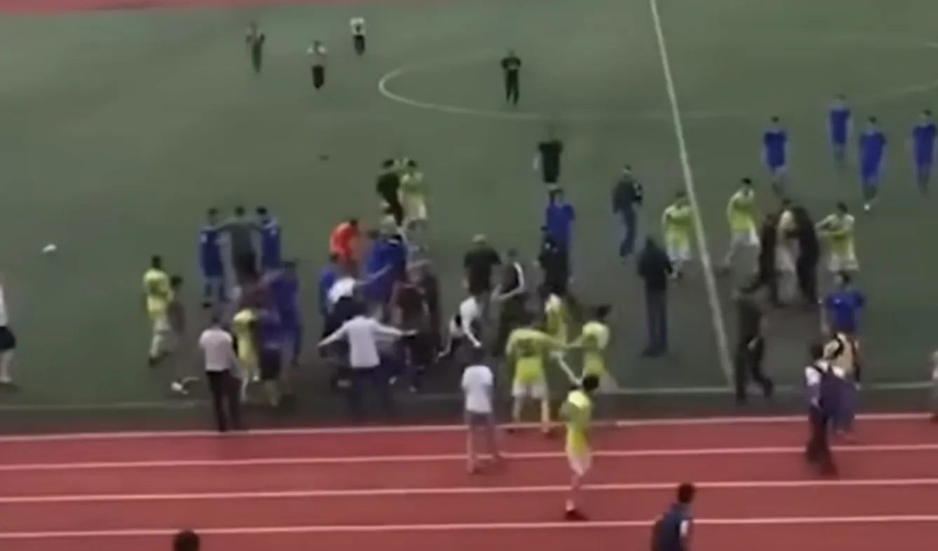 В Махачкале футбольный матч между юношескими командами превратился в месиво. Потасовку пришлось разнимать полиции