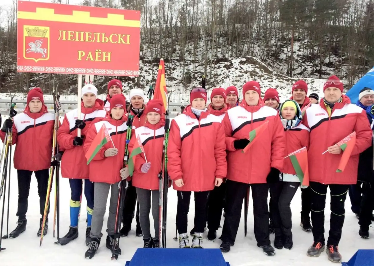 Команда Лепеля выступила на «Витебской лыжне» — в форме красных и белых цветов, под гербом «Погоня»