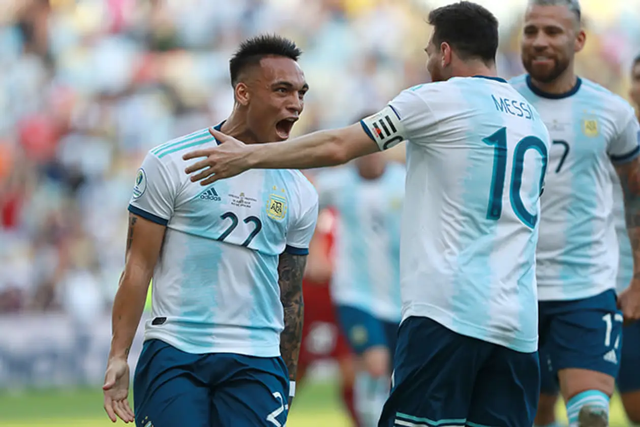 Аргентину ругали, а она уже в полуфинале: 8 ударов за первые 12 минут, Месси впервые спел гимн 