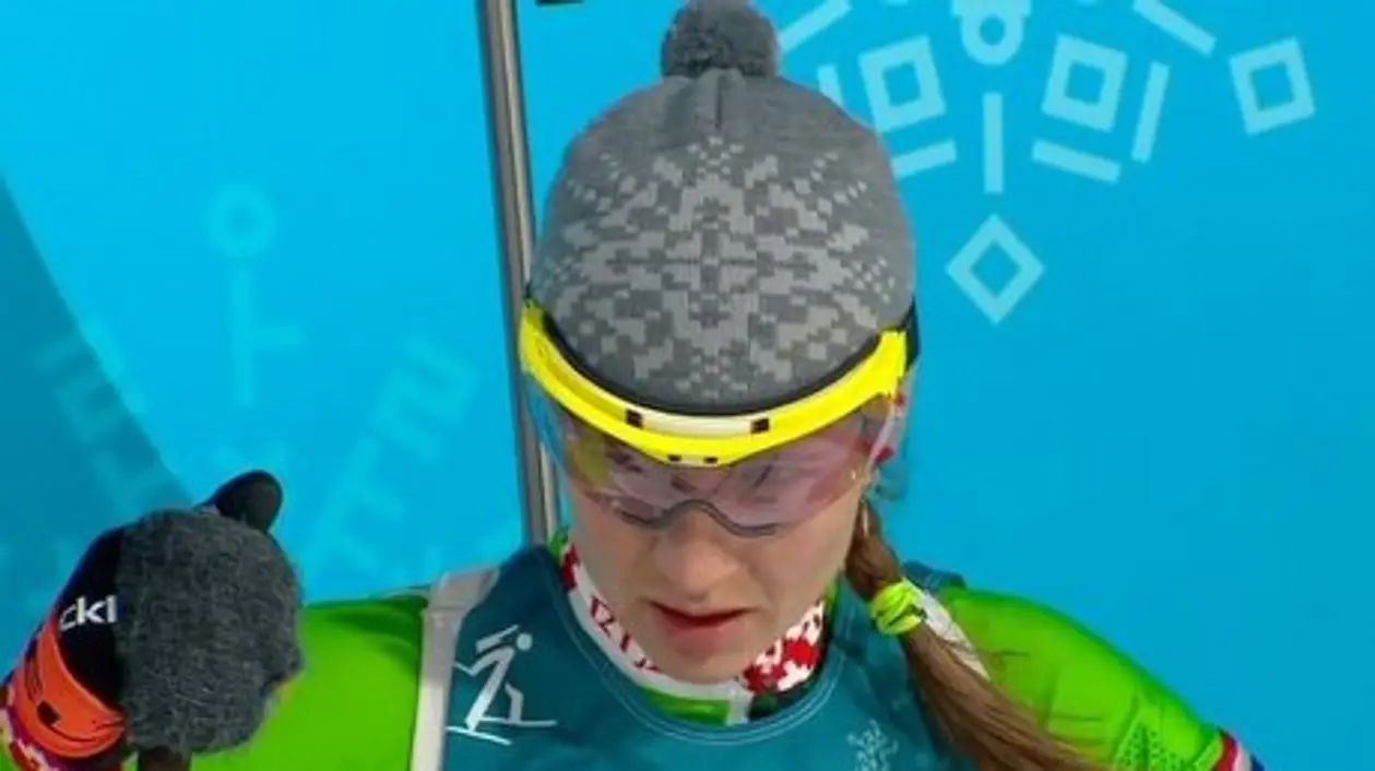 Домрачева выступает на Олимпиаде в простой белорусской шапке. Говорят, такие начали скупать в магазинах