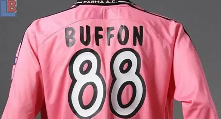 Буффон хотел играть под номером 88 (называл его символом стойкости), но передумал после обвинений в почитании Гитлера