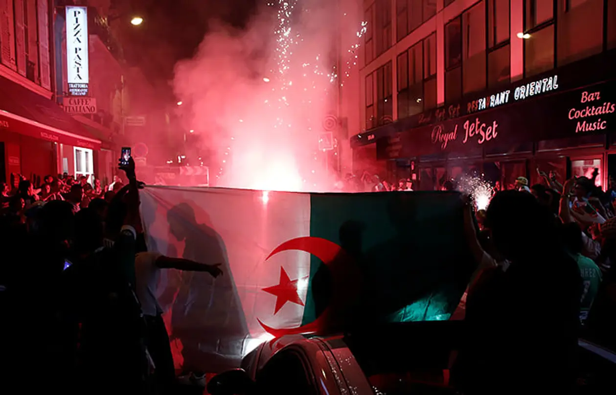 Париж, Марсель и даже Лондон шумят после победы Алжира. На этот раз почти без беспорядков