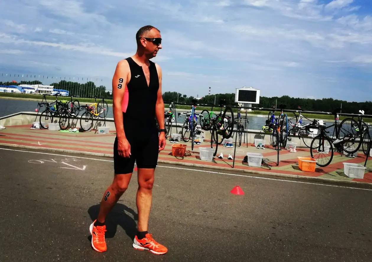 Чемпионат Беларуси по триатлону дистанция SPRINT 750м плыть 20км ехать 5 км бежать