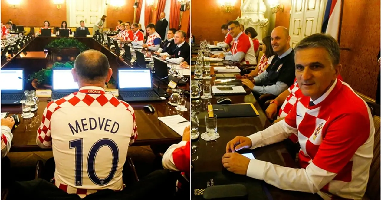 Хорватские политики работают в футболках своей национальной сборной