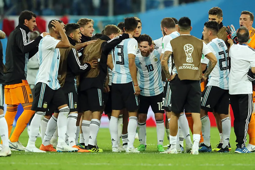 Аргентина вышла в плей-офф без тренера. Это правда?