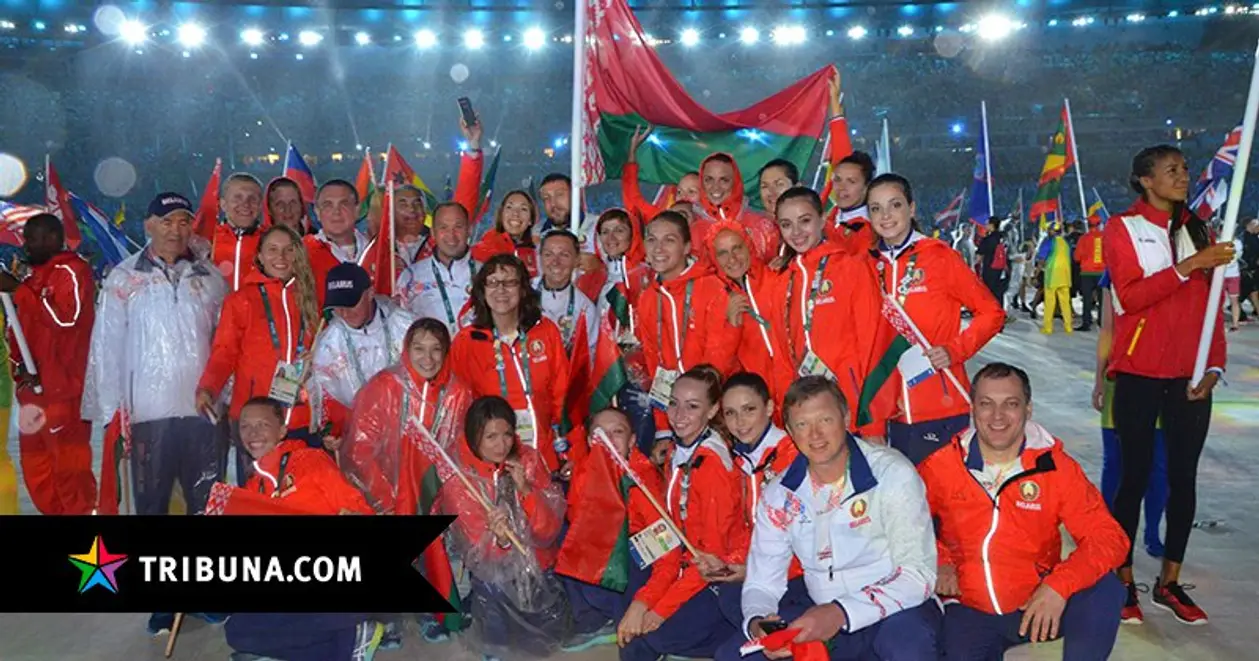 Белорусская делегация прошла под проливным дождем на церемонии закрытии Олимпиады