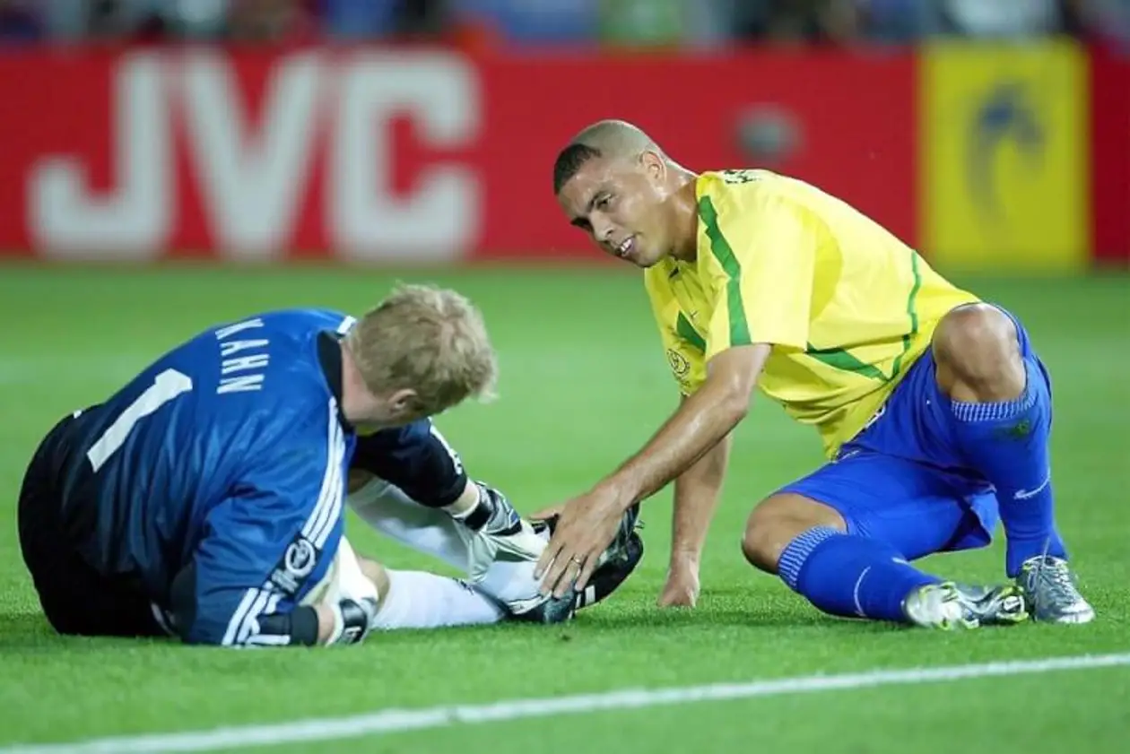 ЧМ-2002 - Роналдо-«зубастик» против Оливера Кана