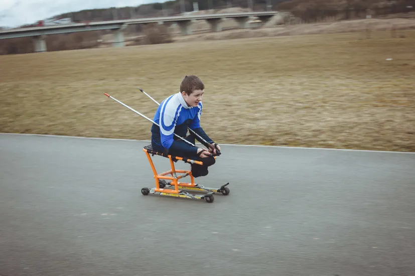 Молодой парень попал под товарняк и лишился ног, а теперь готовится стать паралимпийцем