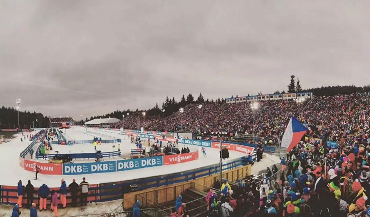 34 000 зрителей на биатлоне: что устроили на стадионе в Чехии