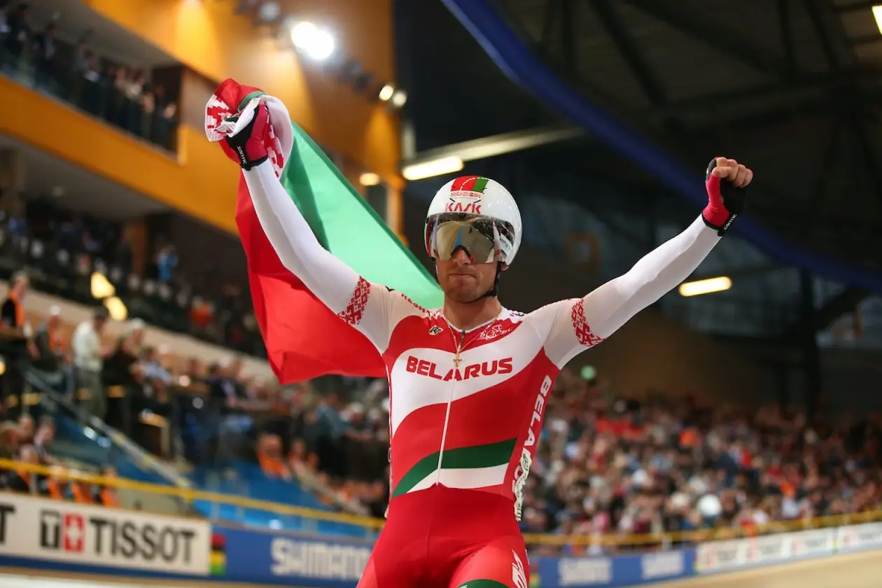 «Впервые сложилась такая ситуация». Беларусь сражается за велосипедиста, у которого украли победу, но шансов нет
