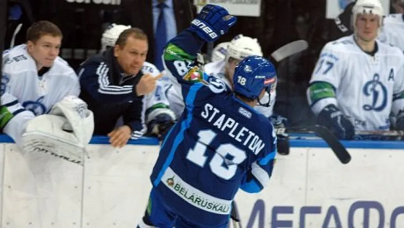 Корсо, Захаров и еще 15 хоккейных людей, показавших средний палец
