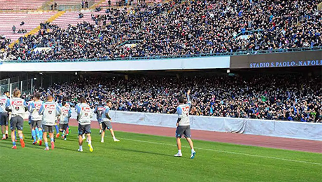 Фото дня. 25 тысяч болельщиков на тренировке «Наполи»