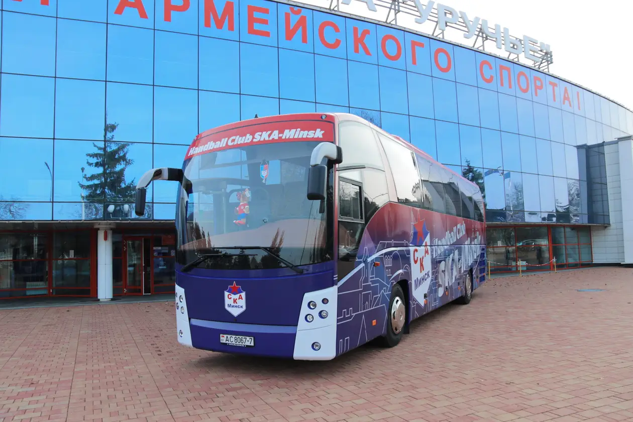 У СКА-Минск новый красавец-автобус. Его и спортивный МАЗ выставят для болельщиков перед игрой с Райн-Неккаром
