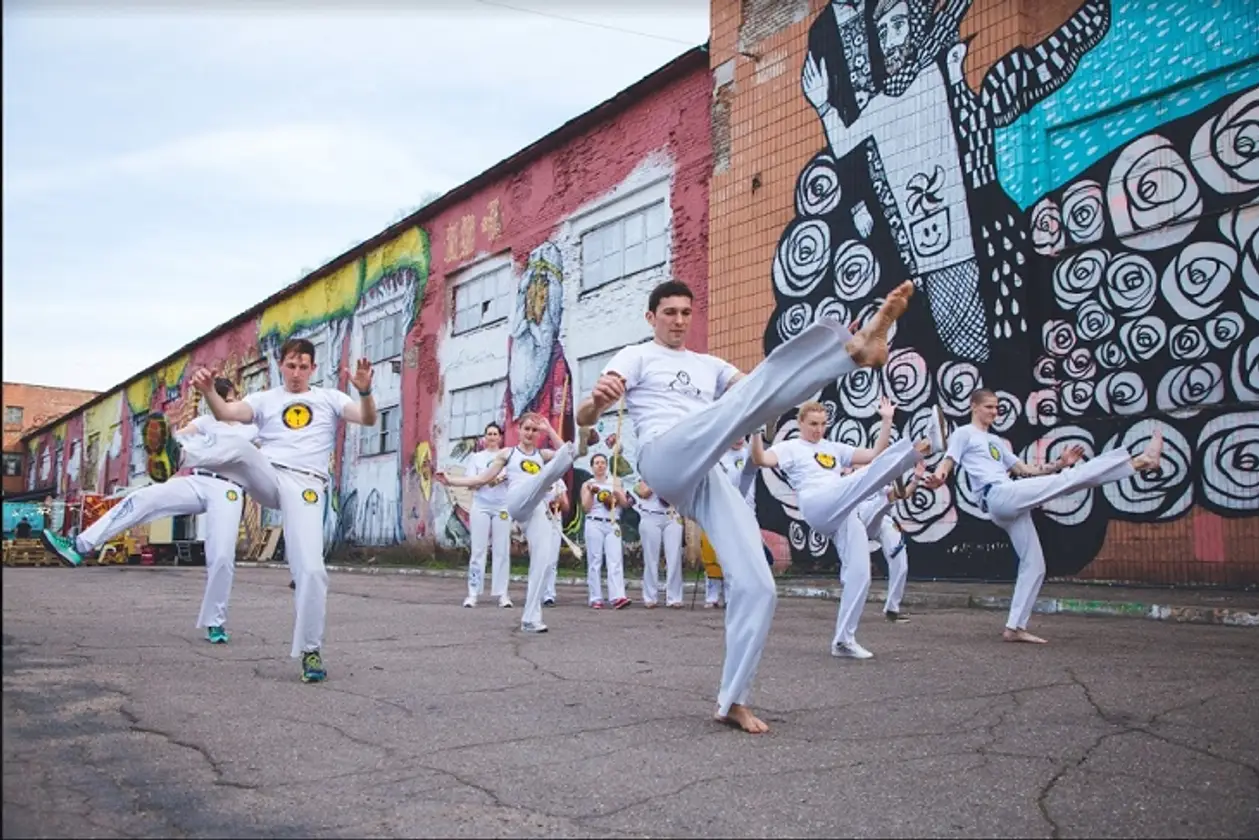 Танец или боевое искусство? Посмотрите, как бразильская капоэйра живет на улицах Минска