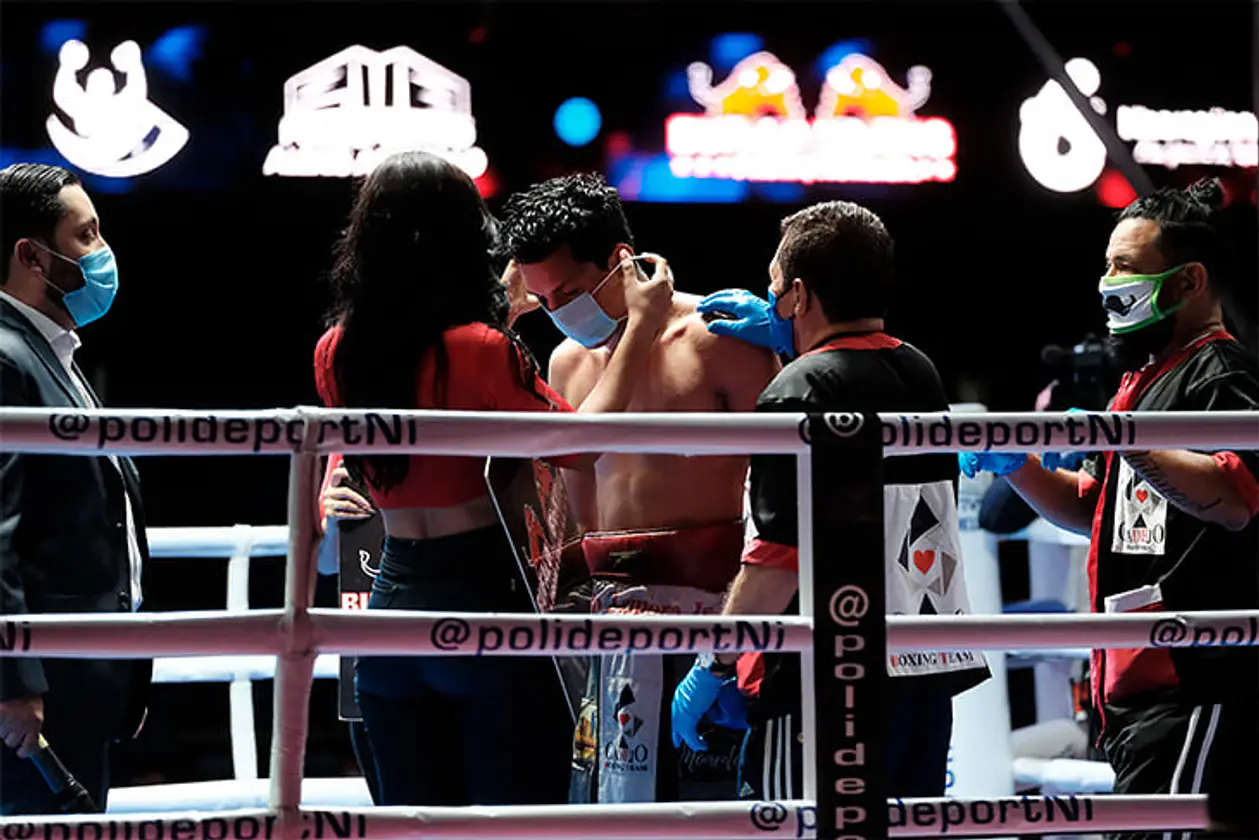 В Никарагуа провели турнир по боксу при зрителях. Бойцам плевать на коронавирус: они хотят выжить и прокормить семьи