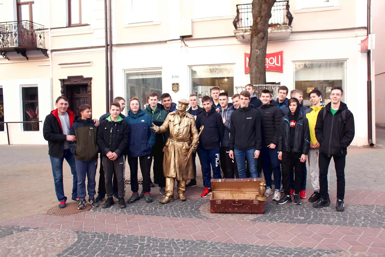 Участники Zubr Cup побывали в Брестской крепости и познакомились с легендарным фонарщиком