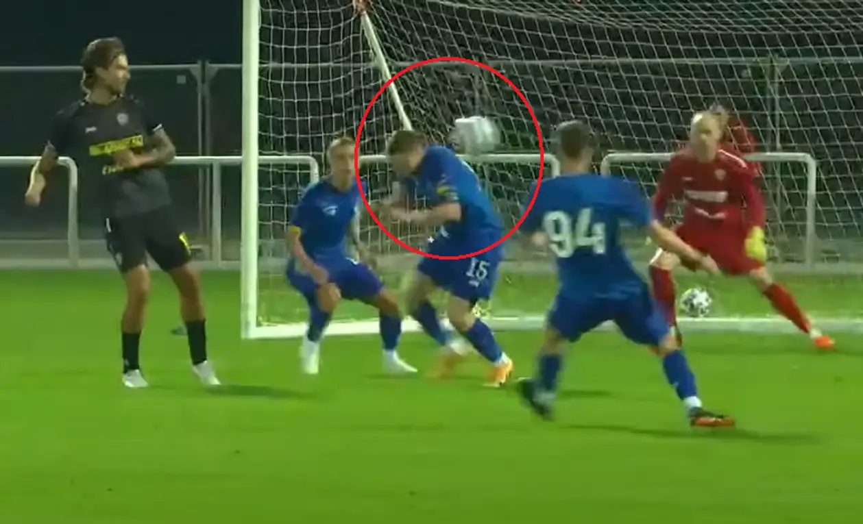 Игрок киевского «Динамо» попал по упавшему партнеру – получился эпичный гол в ворота «Шахтера»