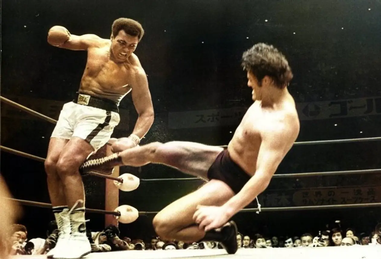 Позорный бой Мохаммеда Али: в 1976-м боксер встретился с японским рестлером-легендой – и едва не потерял ноги