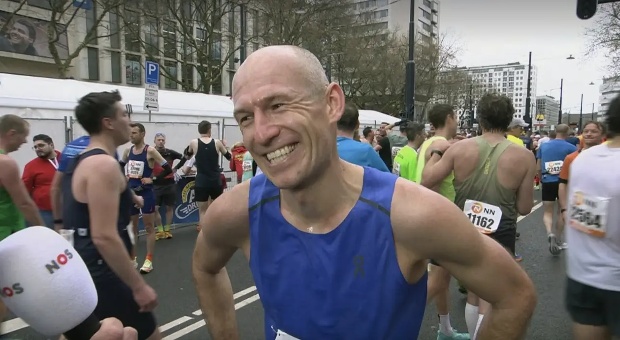 Арьен Роббен в шикарной форме! В свои 39 лет он показал отличное время на Роттердамском марафоне