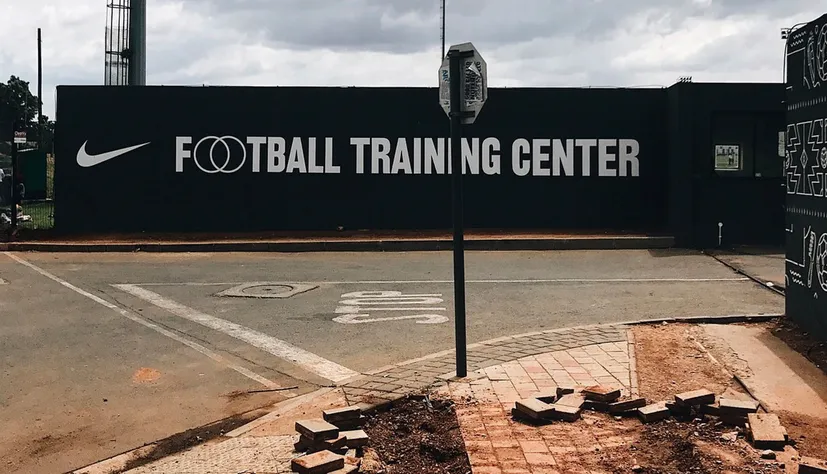 Оформление тренировочного футбольного центра Nike в Соуэто