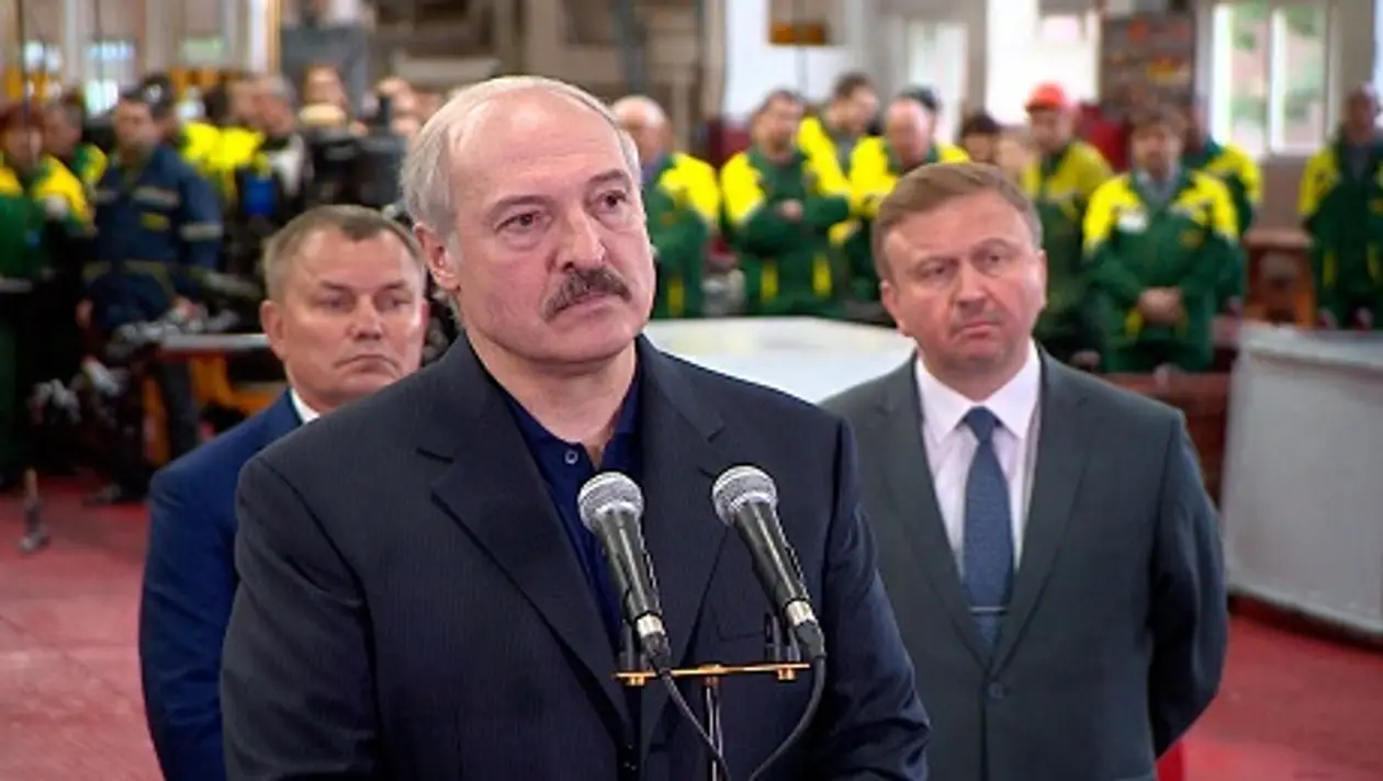 Ретро дня. Лукашенко оценивает выступление хоккейной сборной на прошлогоднем ЧМ