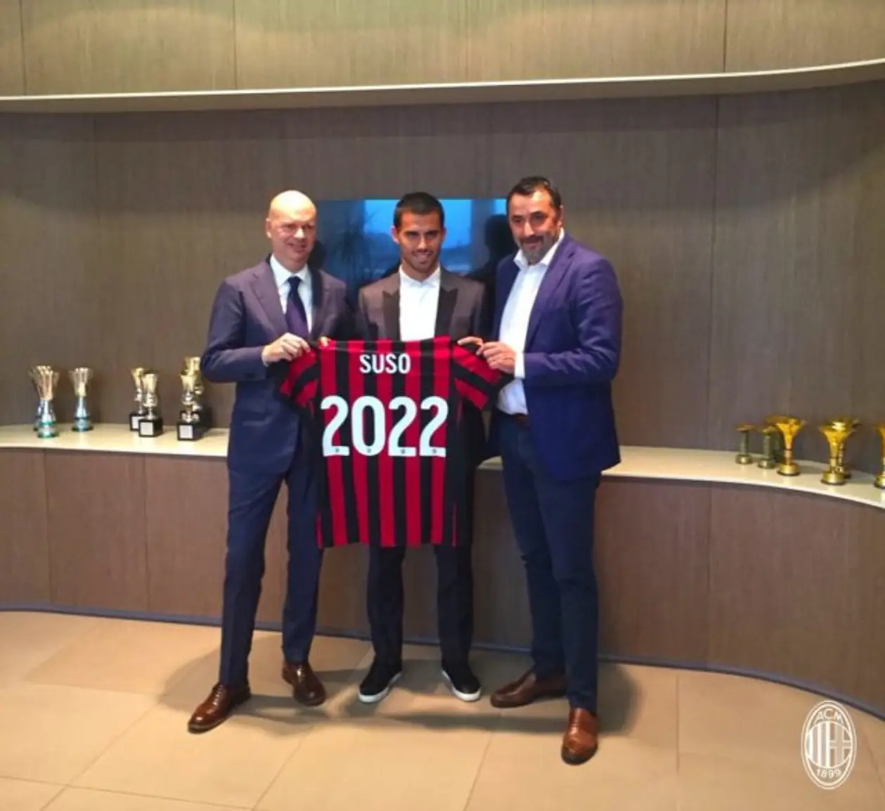 Официально: Сусо продлил контракт с «Миланом» до 2022 года