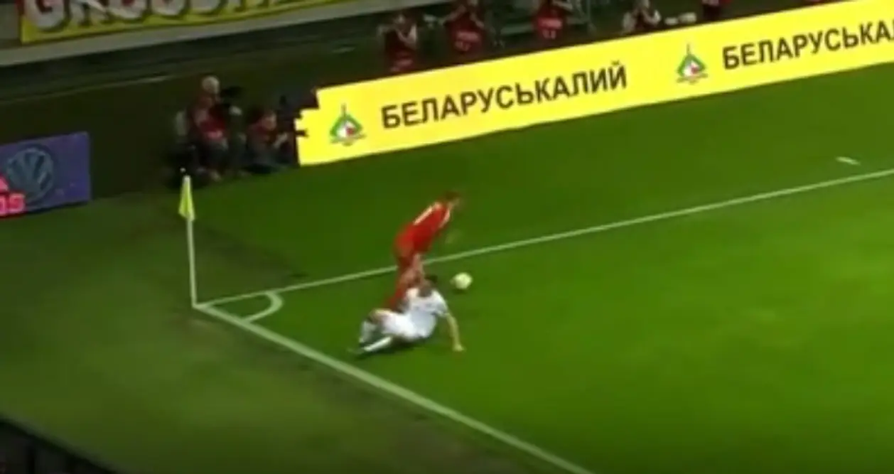 Нойер поиздевался над Ковалевым: отобрал мяч, накрутил и усадил на газон
