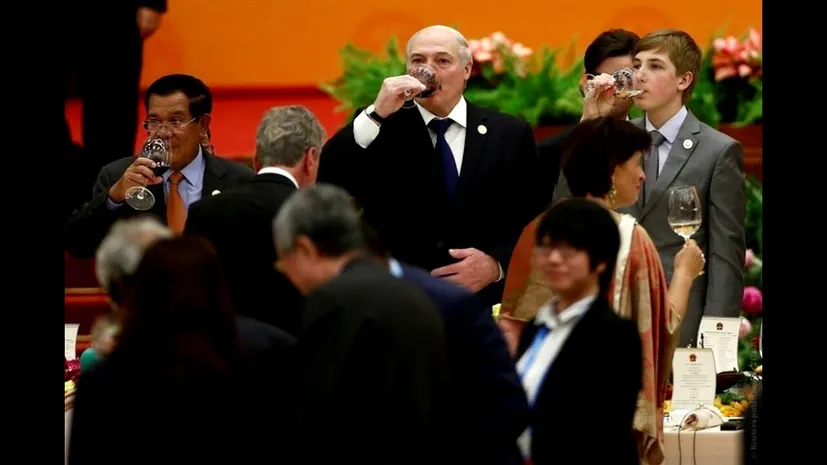 Лукашенко наливает за победу в мировом рейтинге. Рейтинге пьянства и смертей от алкоголя