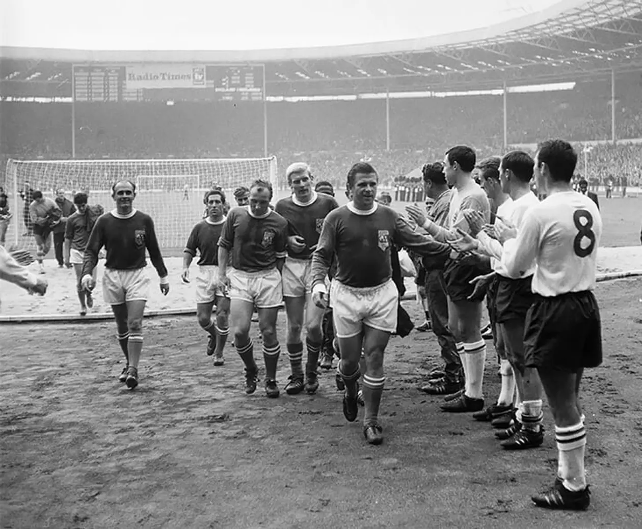 В 1950-х Венгрия рвала всех и играла в финале ЧМ – а потом СССР, тоталитаризм и депортации уничтожили футбольную нацию