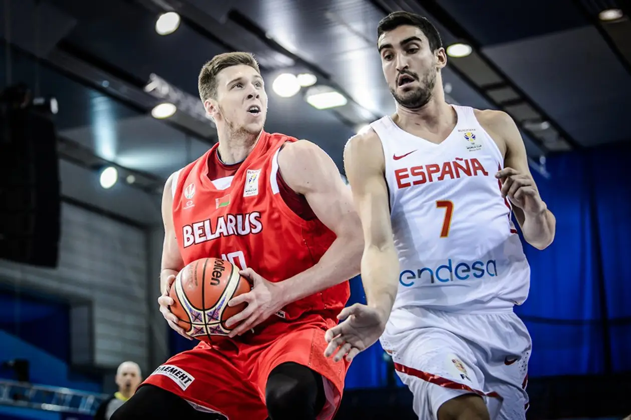Беларусь едва не обыграла Испанию в баскетбол. Помешали судьи