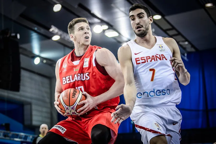 Беларусь едва не обыграла Испанию в баскетбол. Помешали судьи