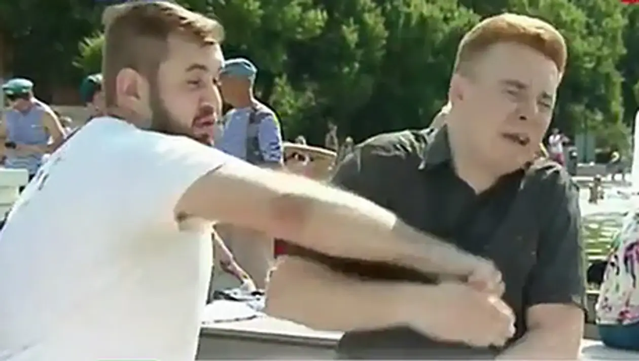 Мужчина ударил журналиста НТВ в прямом эфире. Вероятно, это фанат ЦСКА