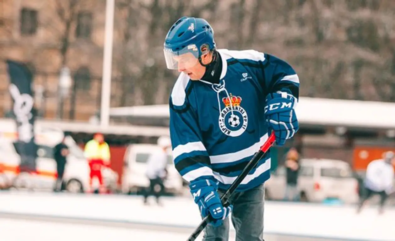 Президент Финляндии тоже играет в хоккей. Только без ледовых дворцов и Рождественских турниров
