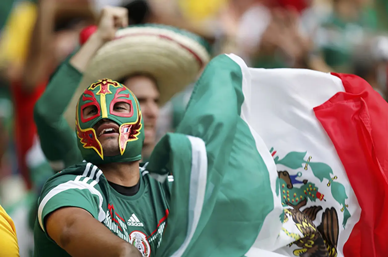 Маски фанатов сборной Мексики