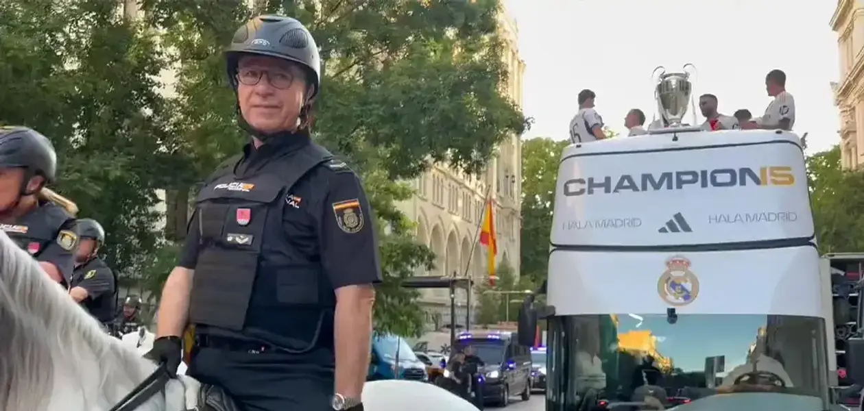 Отец героя финала ЛЧ – полицейски. Во время чемпионского парада он охранял автобус «Реала»