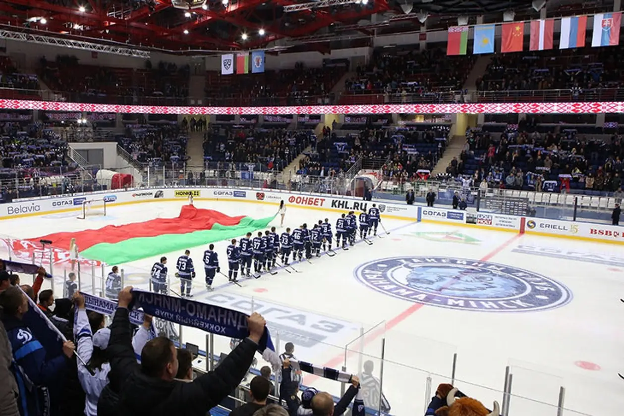Собрать зрителей на хоккее в Чижовке сложно, но «Динамо» старается и сборной помогло