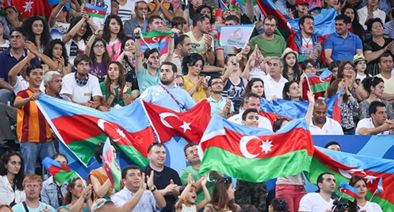 «С такой игрой, только чудо может вывести нас в следующий раунд». Азербайджанские фанаты — о матче с БАТЭ
