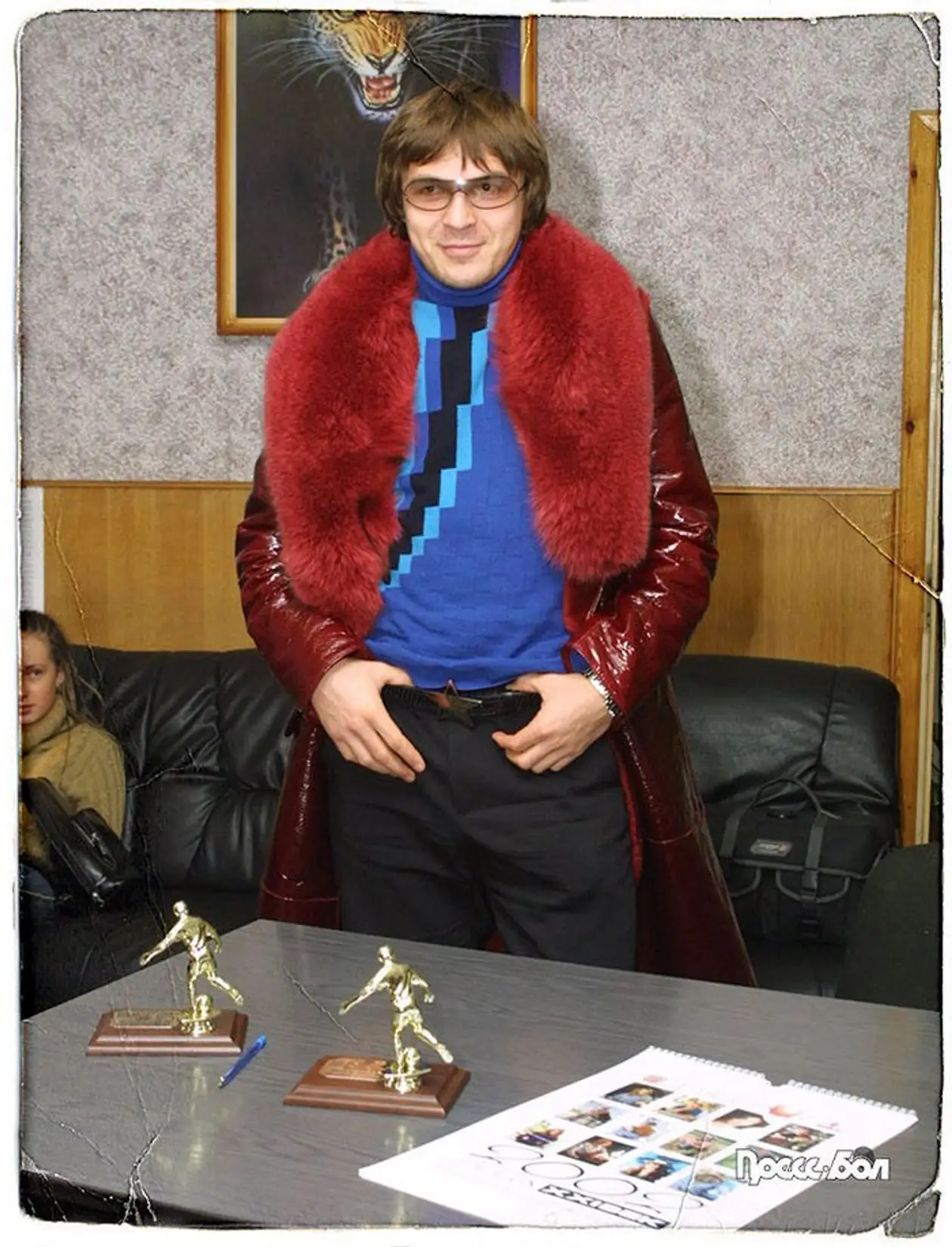 Кутузов любит дорогие вещи: красная дубленка, пальто из 2001-го и вино за €1000