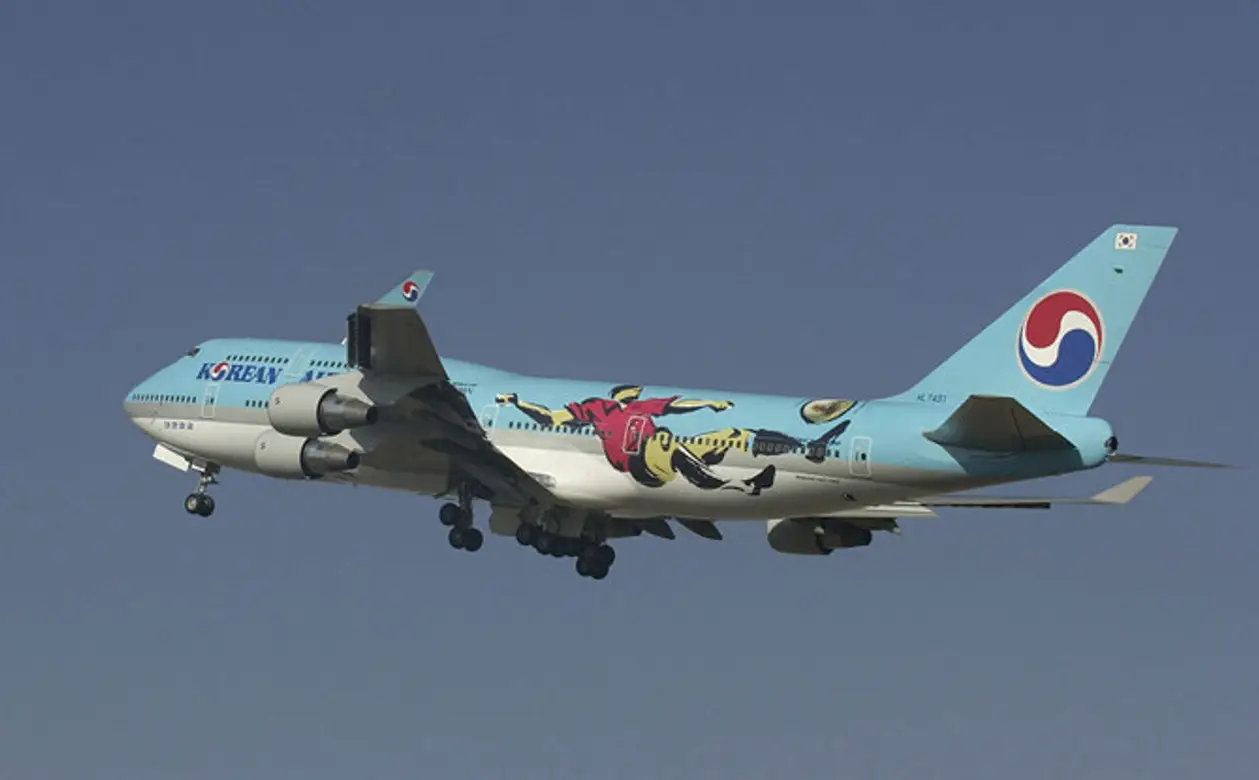Борьба в воздухе. 17 самых спортивных раскрасок самолетов