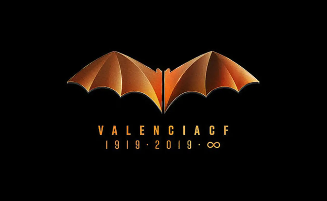 Бэтмен требует запретить новый лого «Валенсии». Хотя летучая мышь на эмблеме клуба уже сто лет