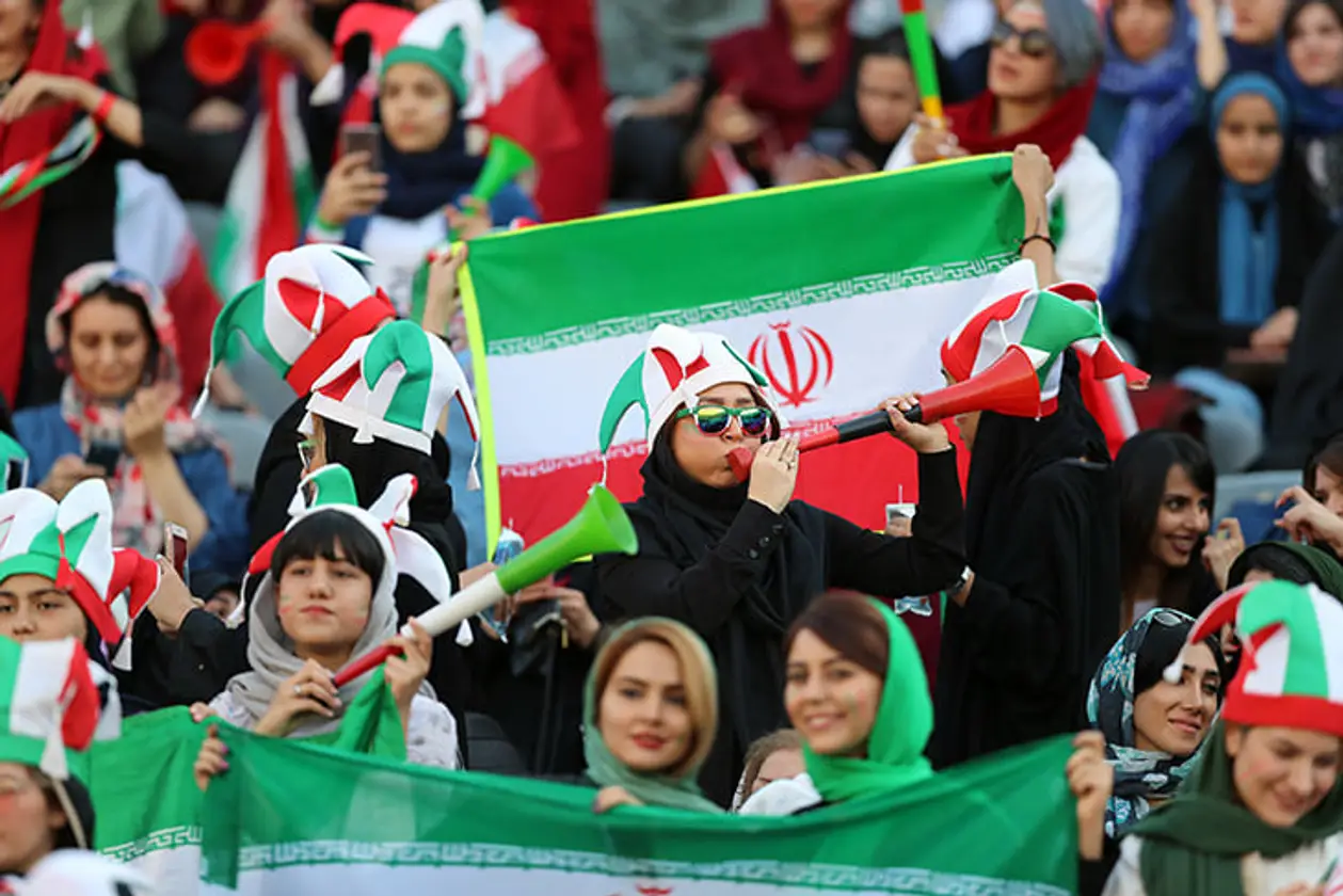 Иранский футбол теперь гораздо ярче – женщин впервые за 40 лет пустили на стадион