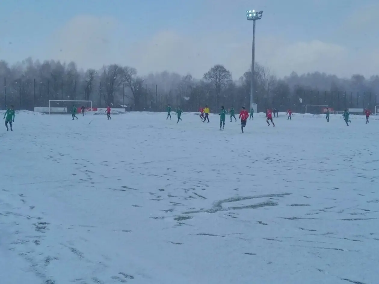 В каких условия «Городея» и «Славия» играют в футбол