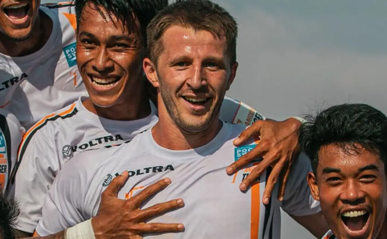 Этой зимой беларусский футболист переехал из Сморгони в Камбоджу. И уже забил за свой новый клуб