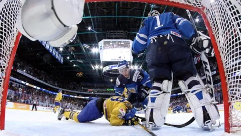Россия огорчает Уилсона, финны сминают Швецию. Как прошли полуфиналы МЧМ